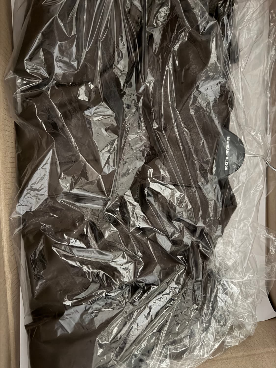 머티리얼랩 26SS 여성 퍼널넥 FAUX 레더 코쿤 자켓 상품이미지6