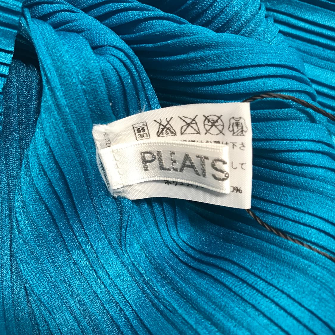 이세이 미야케 플리츠 플리즈 넥워머 코발트블루 상품이미지3