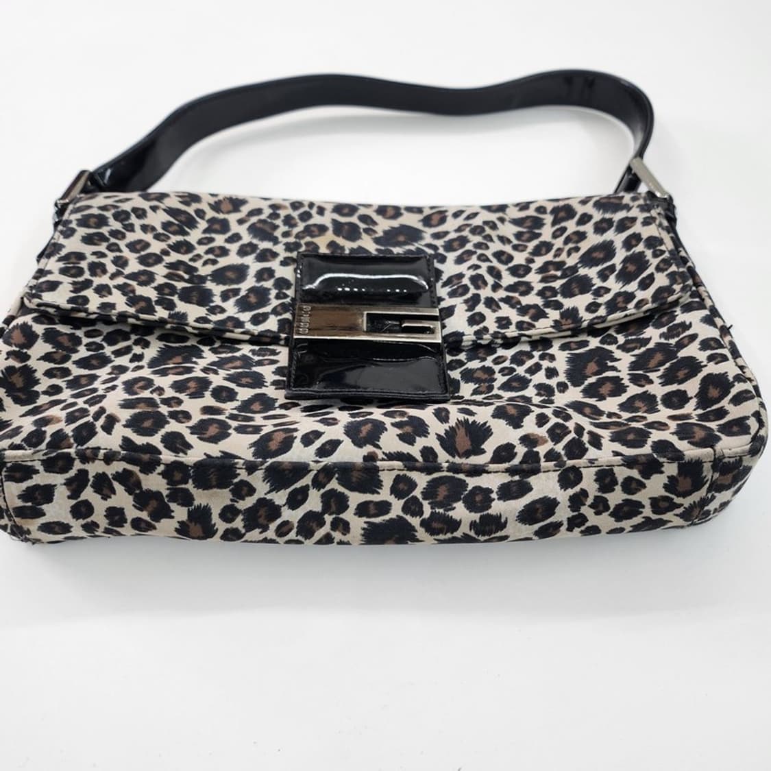 GUESS 레오파드 숄더백 상품이미지5