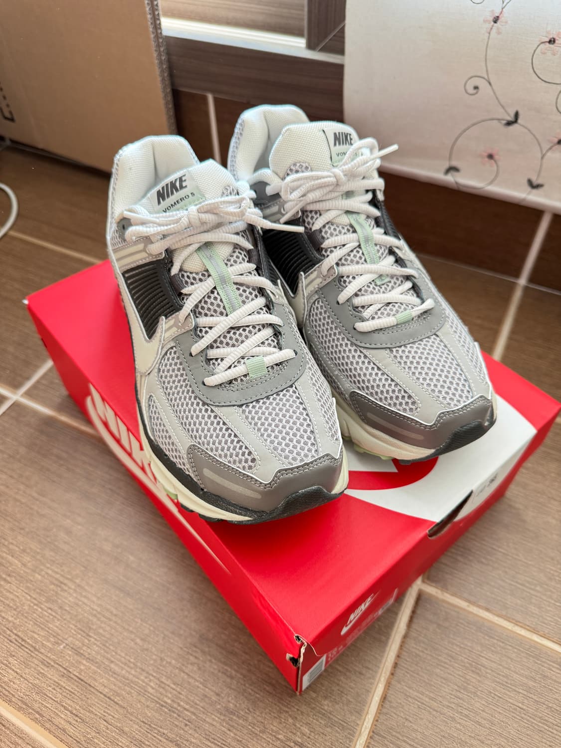 나이키 줌보메로5 코블스톤 w290(m285) 상품이미지1