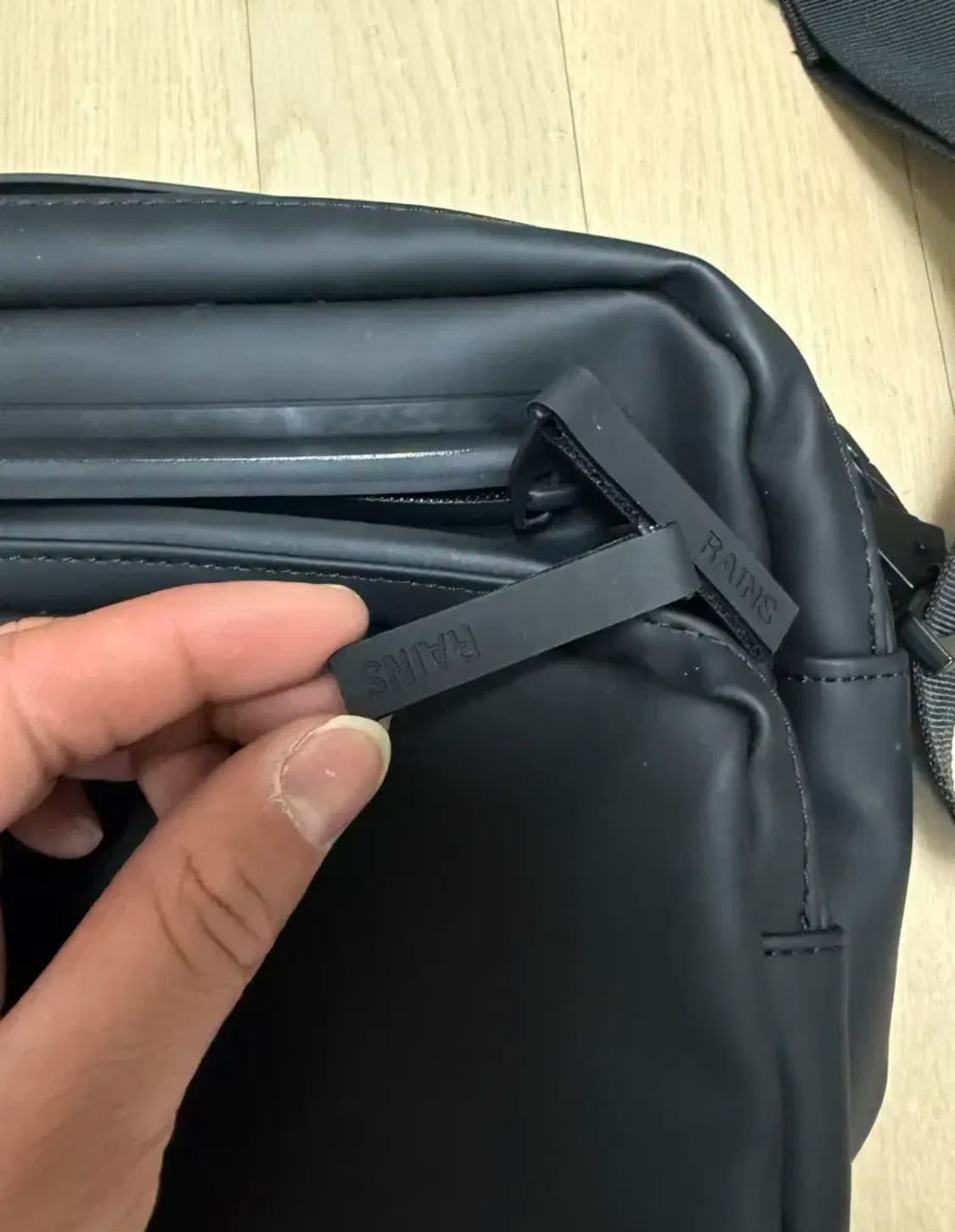 레인스 / Cargo Box Bag - Black 상품이미지3