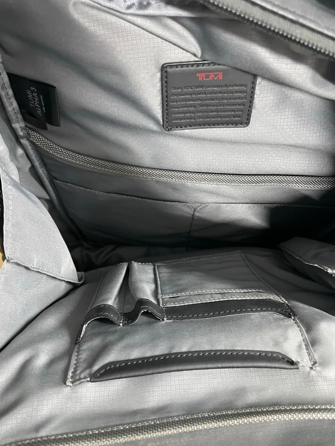 투미 알파3 티패스 가죽 백팩 블랙 상품이미지7