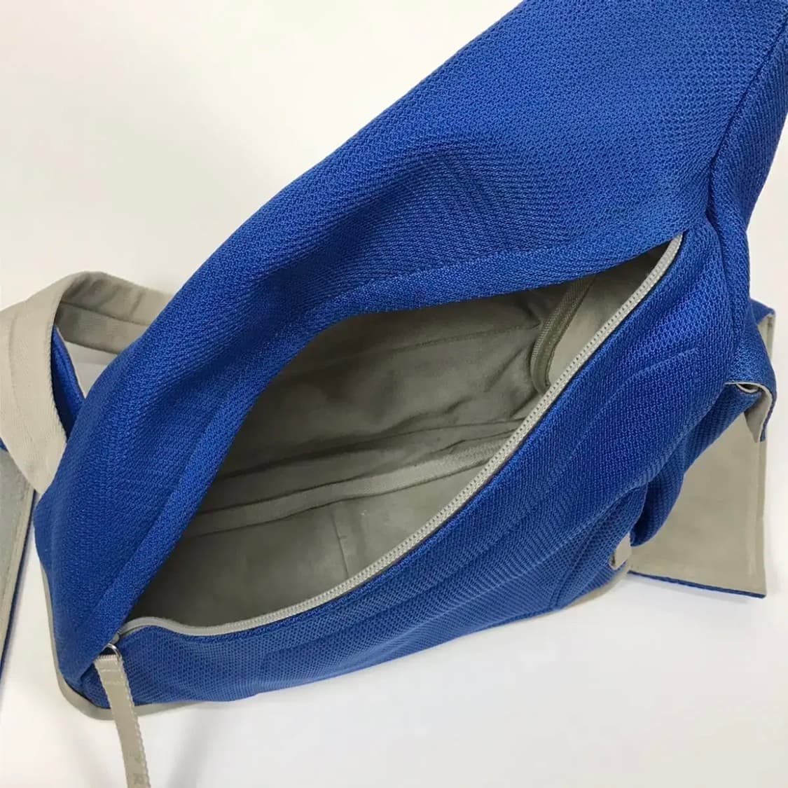 90s Prada sports bag 프라다 스포츠 슬링백 상품이미지4