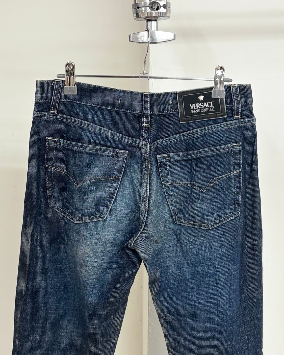 베르사체 진스 꾸뛰르 캣워싱 플레어 데님 팬츠 상품이미지5