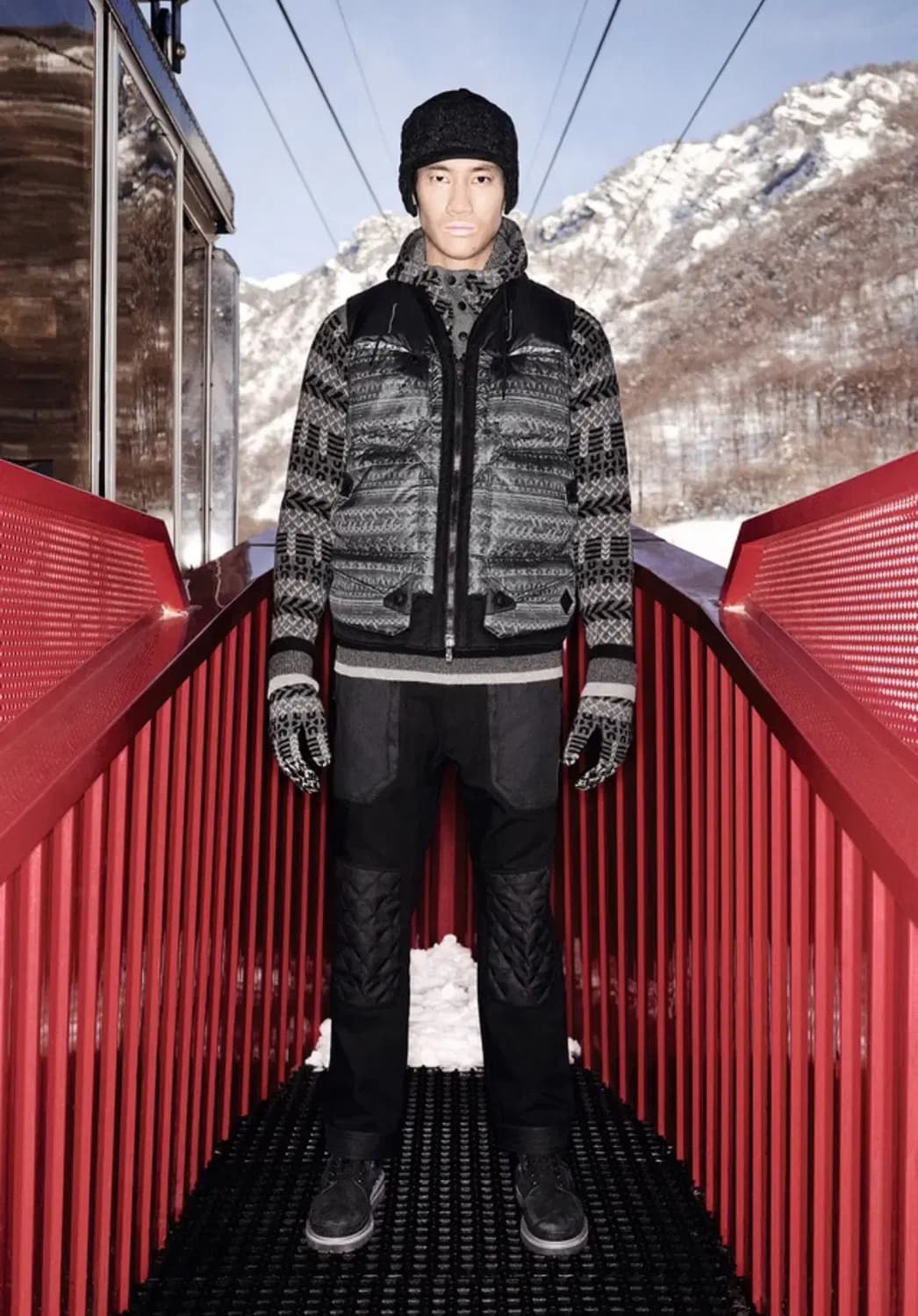 몽클레르 X 화이트 마운티니어링 풀-버튼 후디 니트웨어(M 사이즈) 상품이미지1