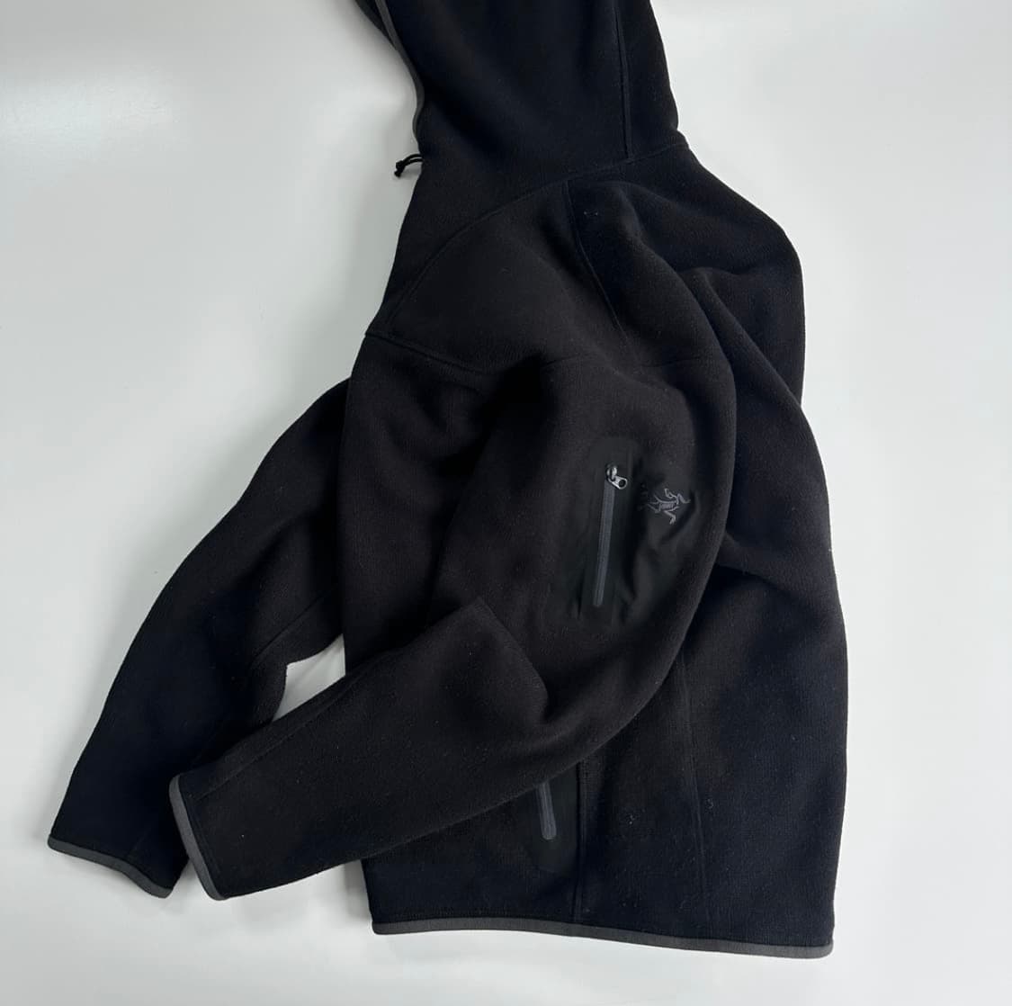 아크테릭스 커버트 블랙 후드 자켓 상품이미지2