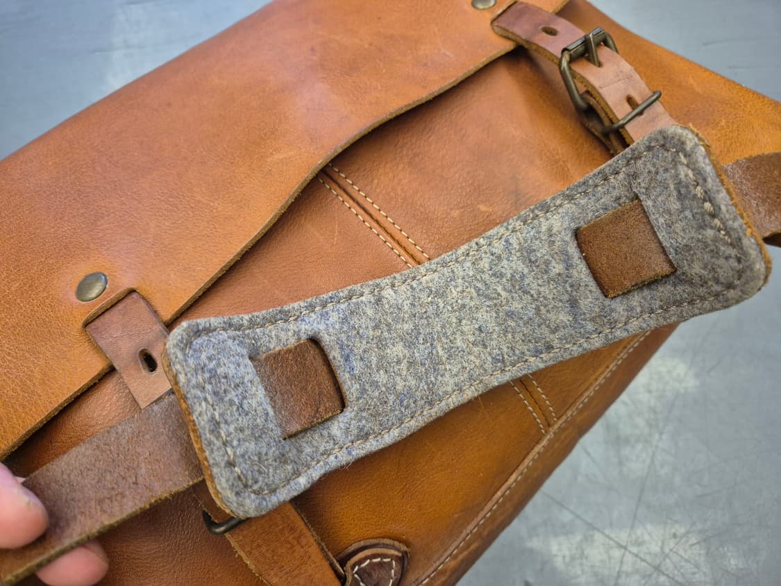 블루드쇼프 레더 메신져 백 상품이미지7