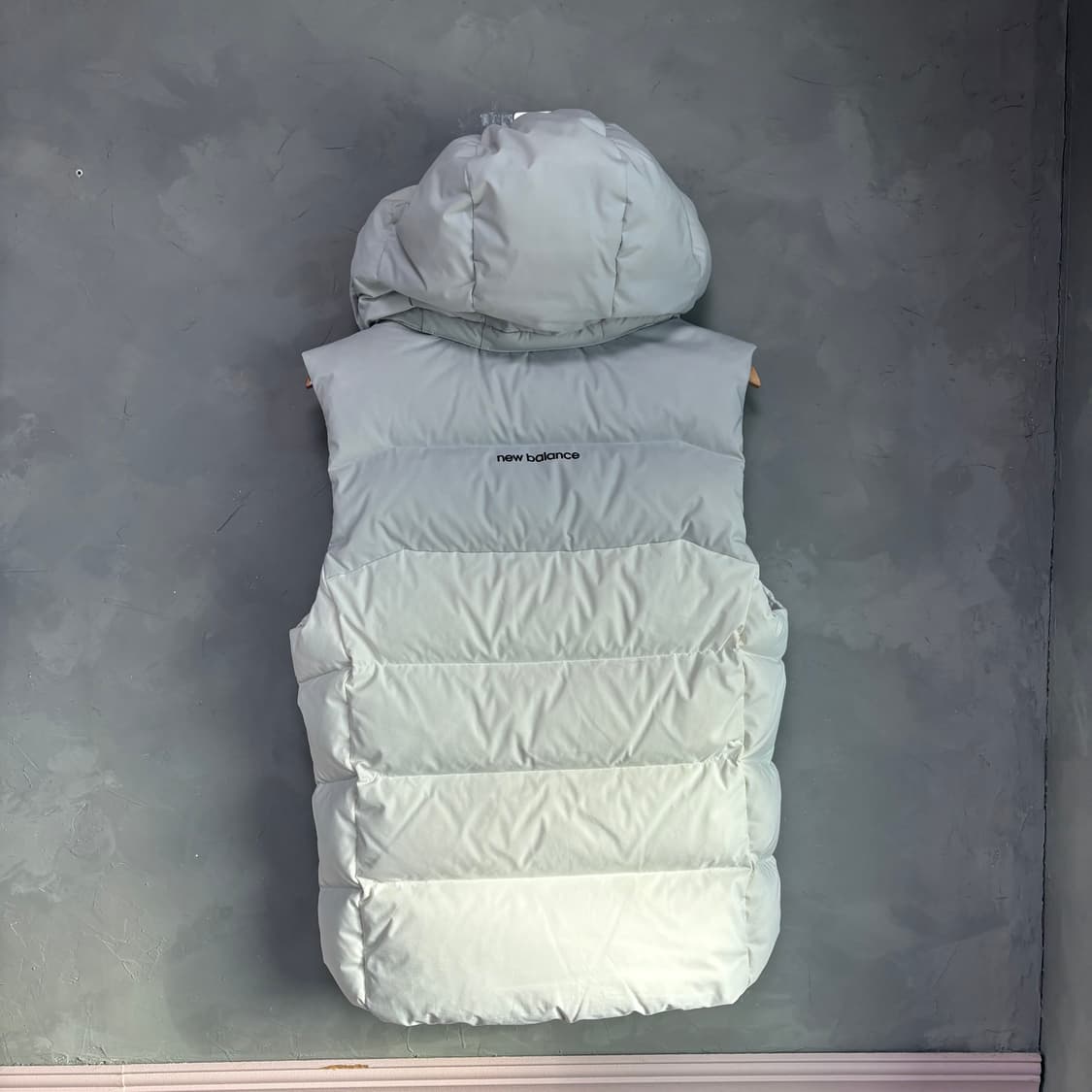 뉴발란스 구스다운 패딩조끼 화이트 그레이 상품이미지5