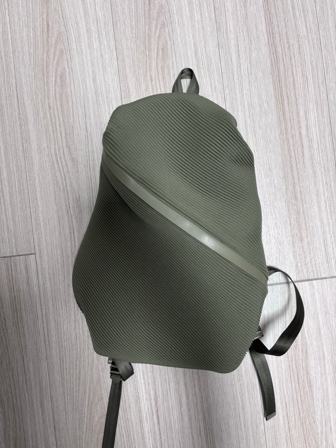 플리츠플리세 바이어스백팩 그린 상품이미지1
