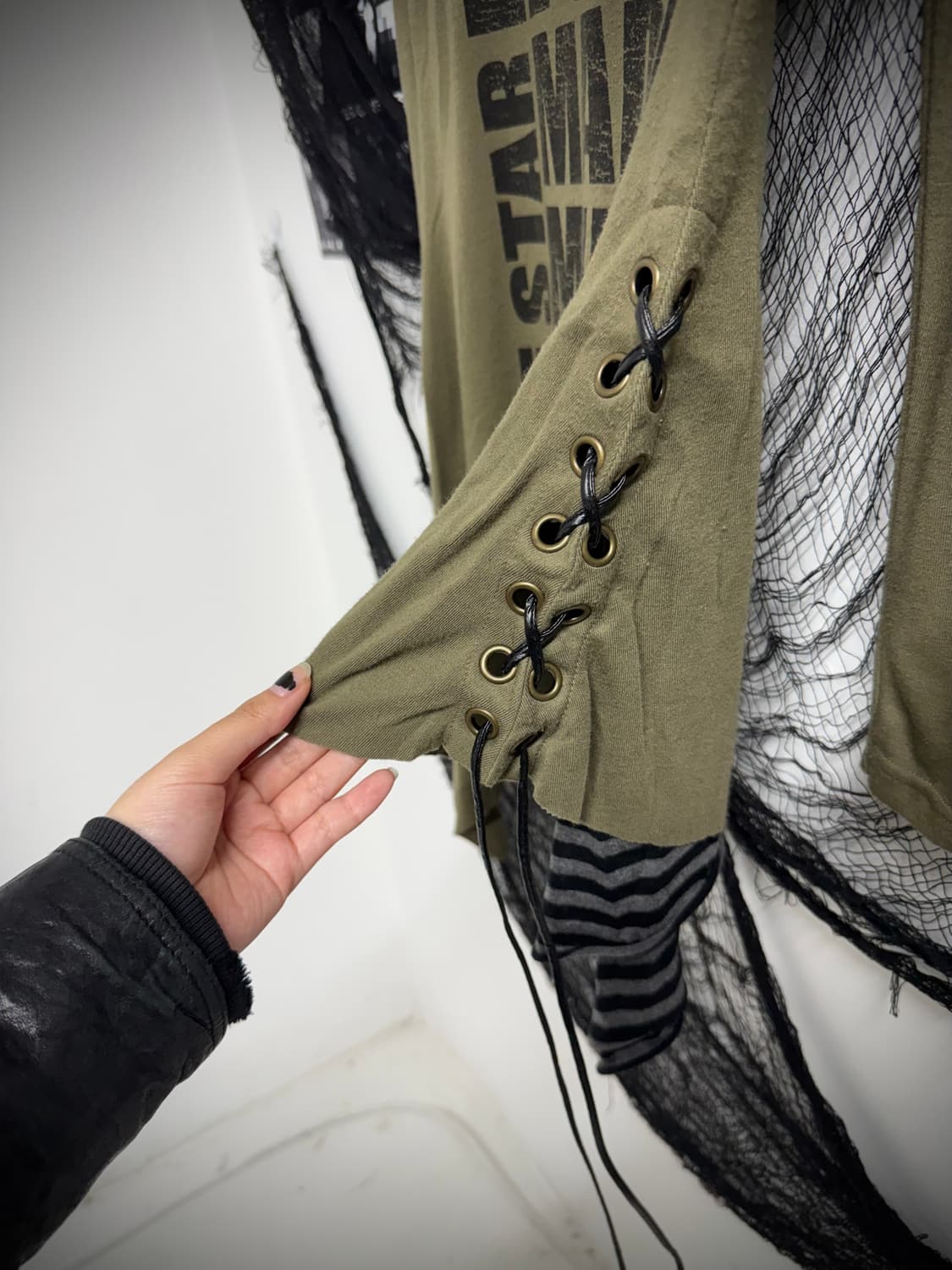 Skull printing eyelet detail longsleeve 상품이미지3