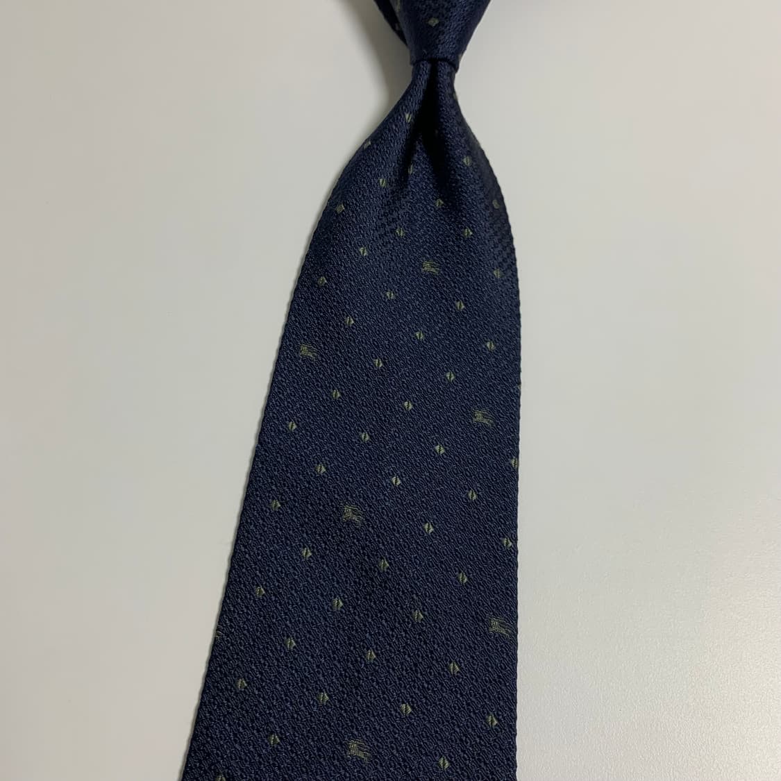 버버리(BURBERRY) 다크네이비 명품넥타이 100실크 로고플레이 상품이미지9