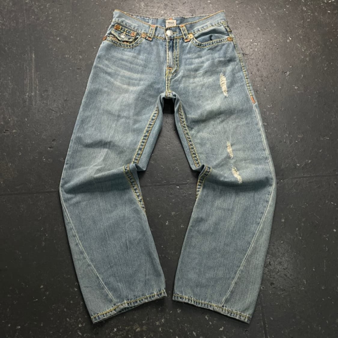 32 트루릴리전 조이 수퍼 티 부츠컷 데님팬츠  상품이미지1