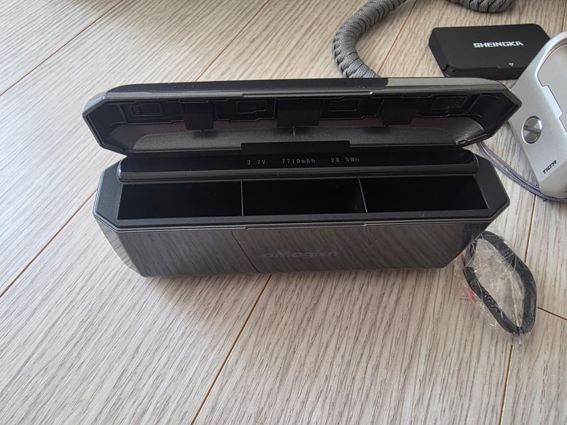 인스타360 에이스 프로2 액션캠 Xplorer Grip Kit 풀박스 상품이미지3