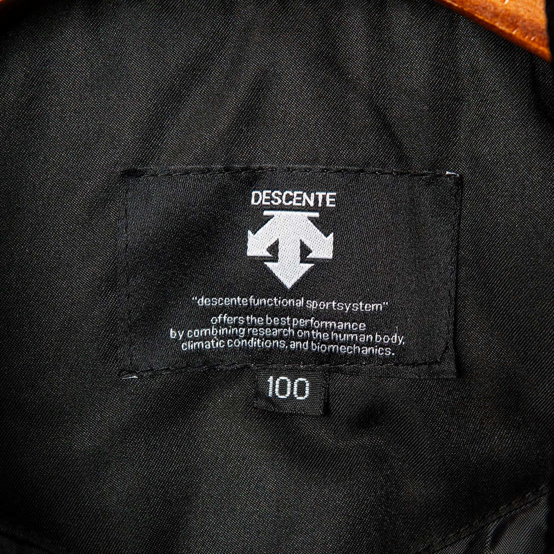 [105] 데상트 패디드 베이스볼 자켓 한화이글스 블랙+오렌지  상품이미지9