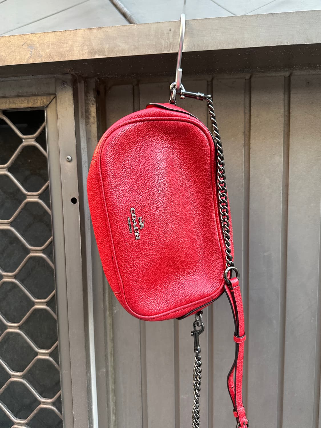 Coach red chain bag 상품이미지2