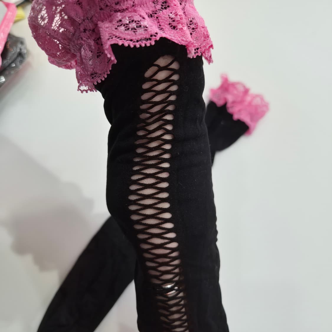 Y2K 블랙 핑크 프릴 라인 포인트 니하이삭스  상품이미지5