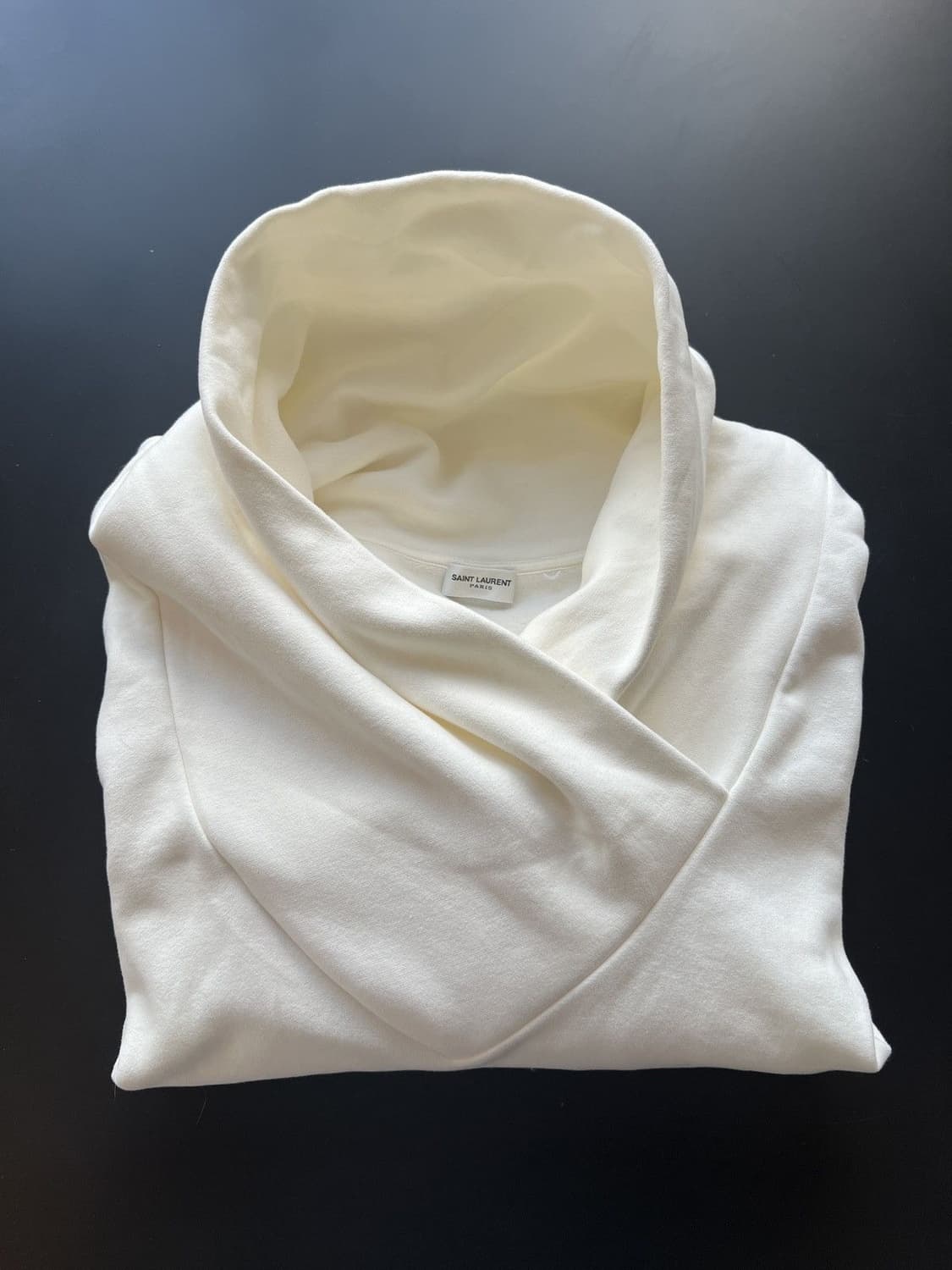 [차은우님 착용] 생로랑 23AW 컬렉션 숄카라 탑 상품이미지5