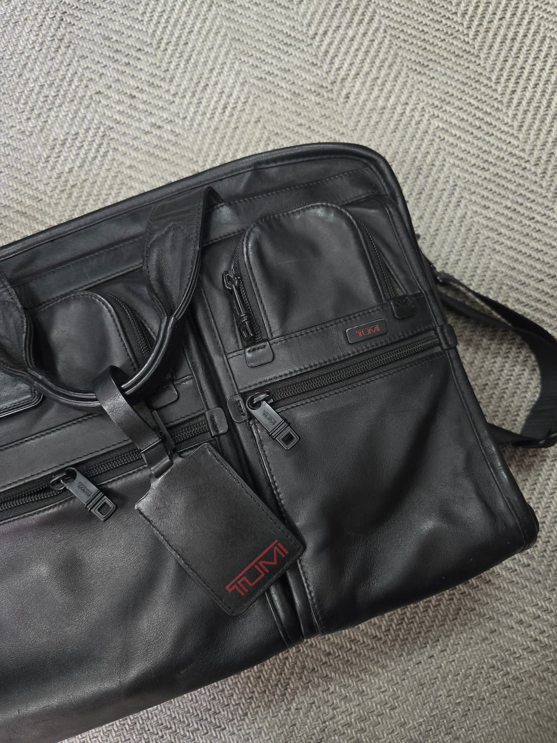 투미(TUMI) 알파 컴팩트 레더 브리프 케이스 상품이미지4