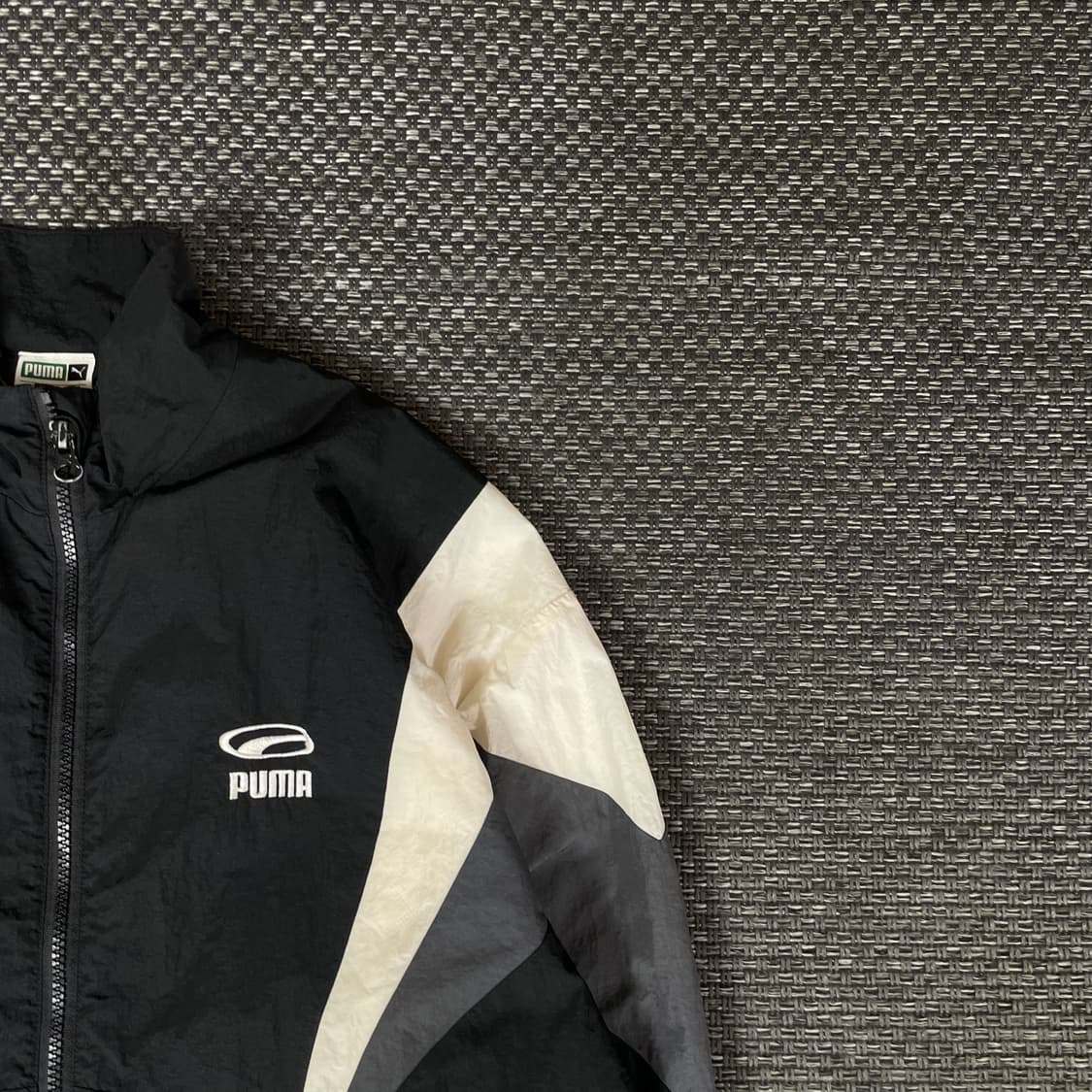 푸마 블랙 삼색컬러 바람막이 자켓 S 상품이미지3