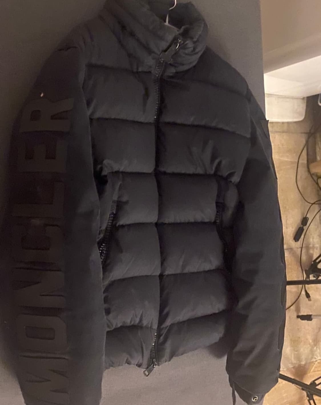 [정품] 몽클레어X오프화이트 한정판 다운패딩 블렉 Xl 상품이미지1