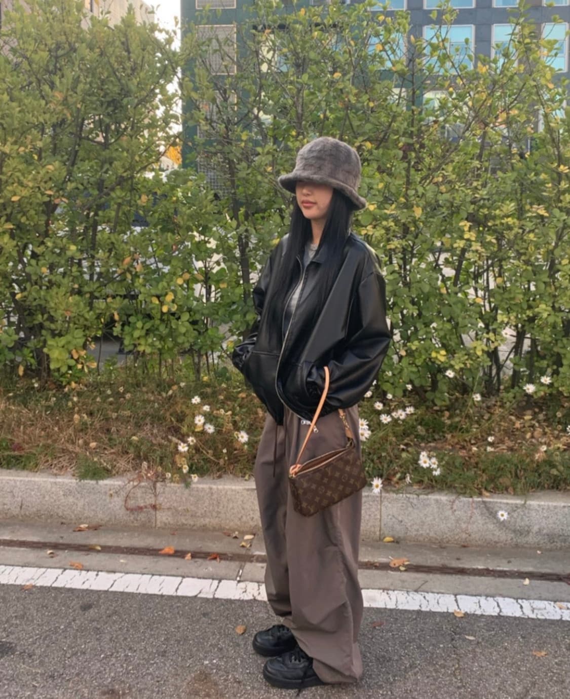 루이비통 모노그램 포쉐트 악세수아 NM 미니 도트백 상품이미지3