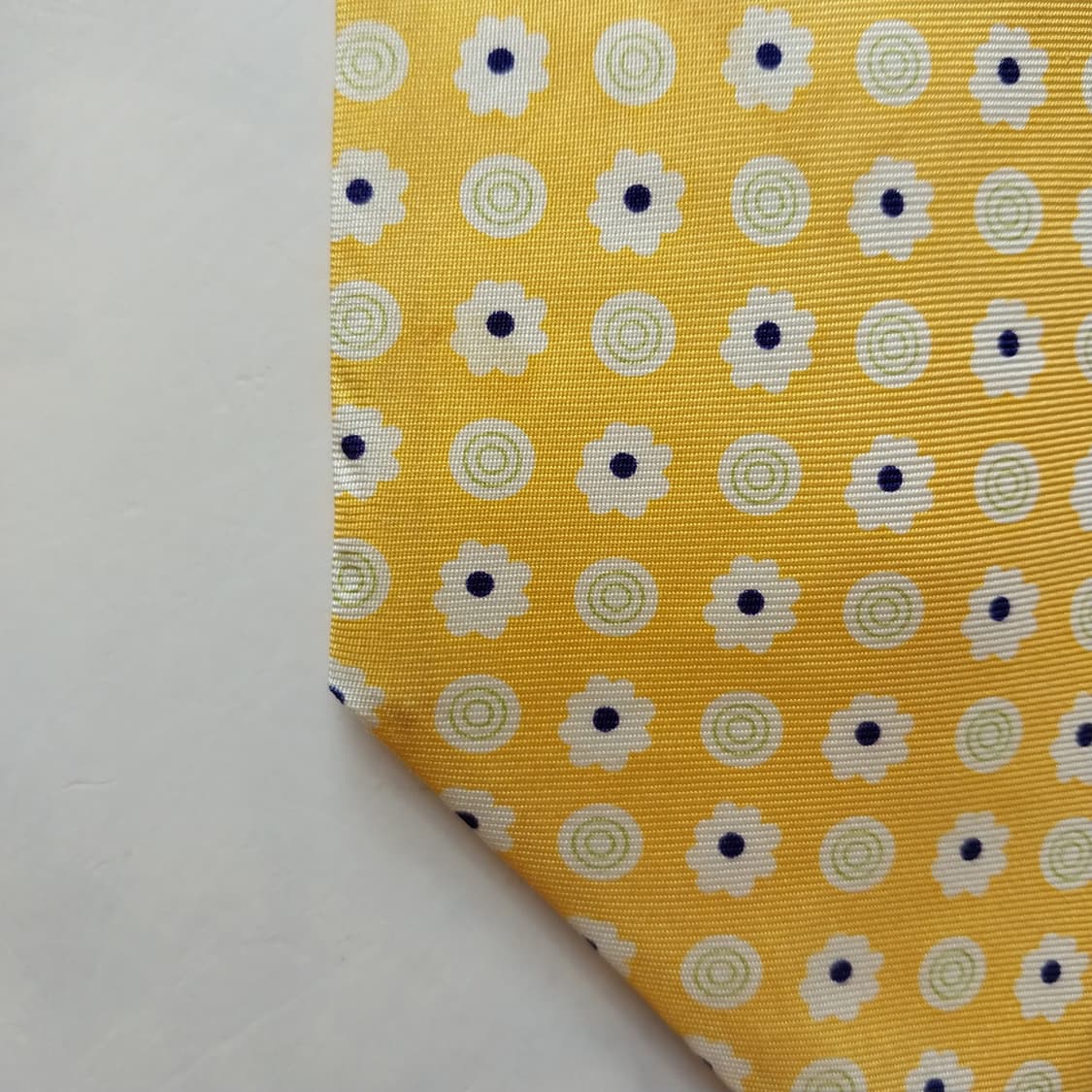 발망 실크 옐로우 플라워 패턴 넥타이 9.6cm A등급 K1999
 상품이미지7