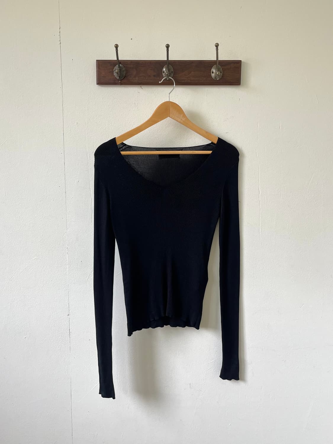 D&G 브이넥 블랙 탑 상품이미지1