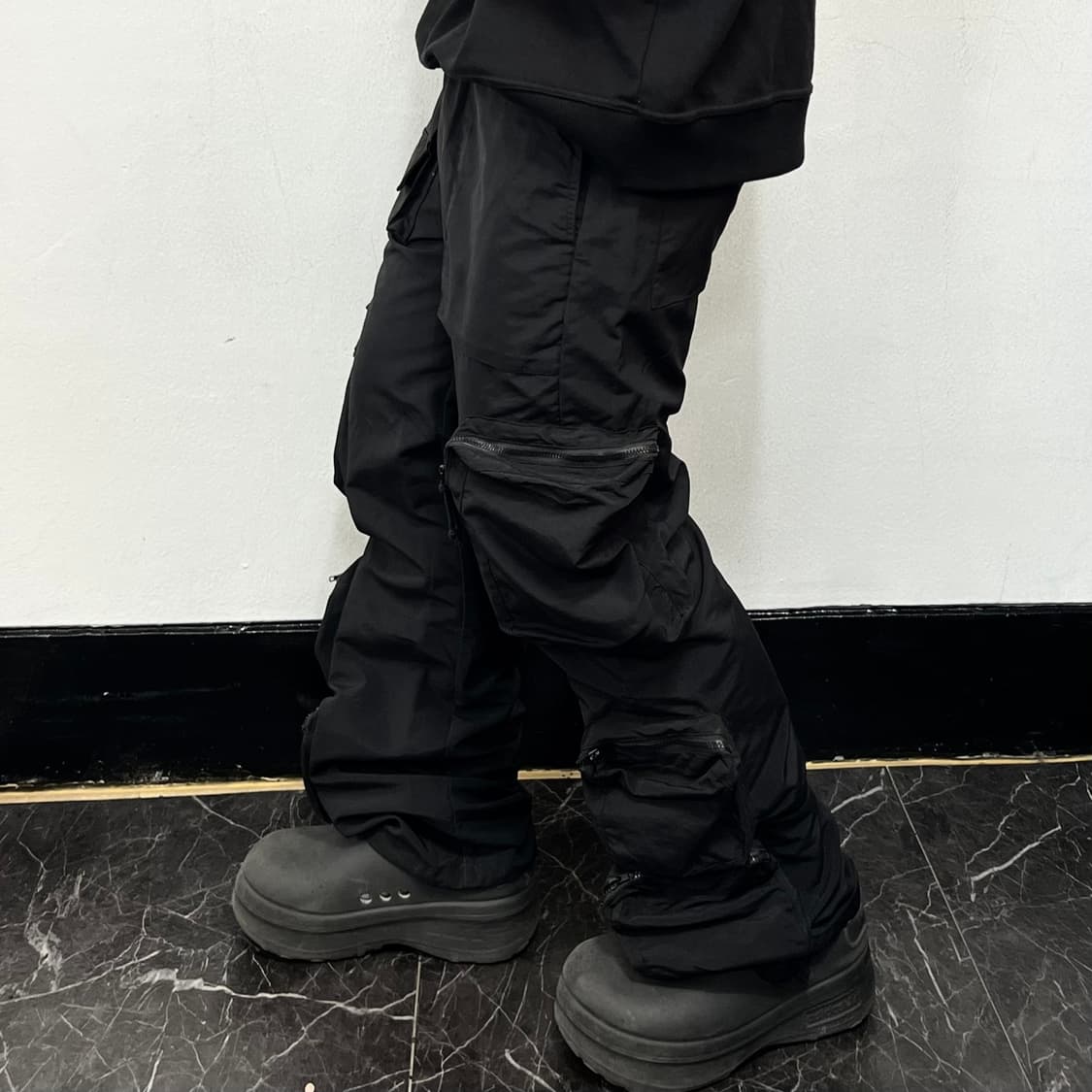 후이즈자코브 6포켓 카고팬츠 블랙 스캇 상품이미지1