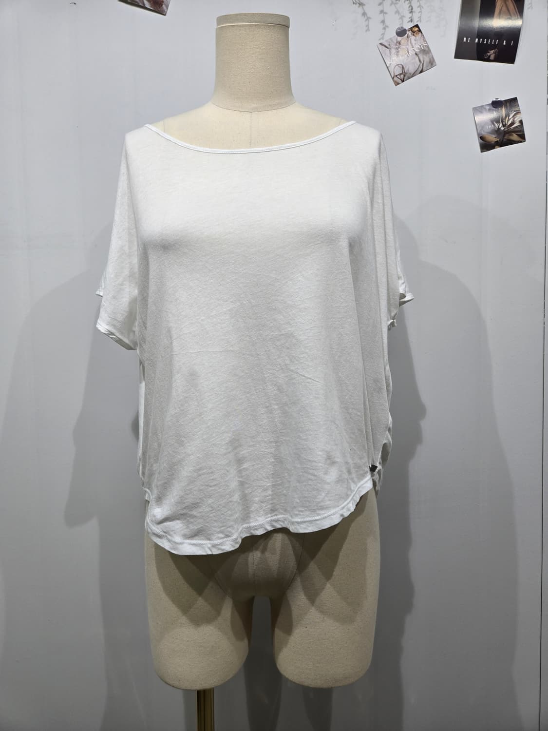 아르마니 화이트 라운드넥 반팔 티셔츠 상품이미지1