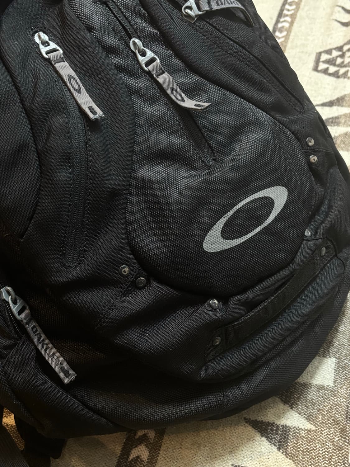 오클리 00s 아이콘 백팩 상품이미지5