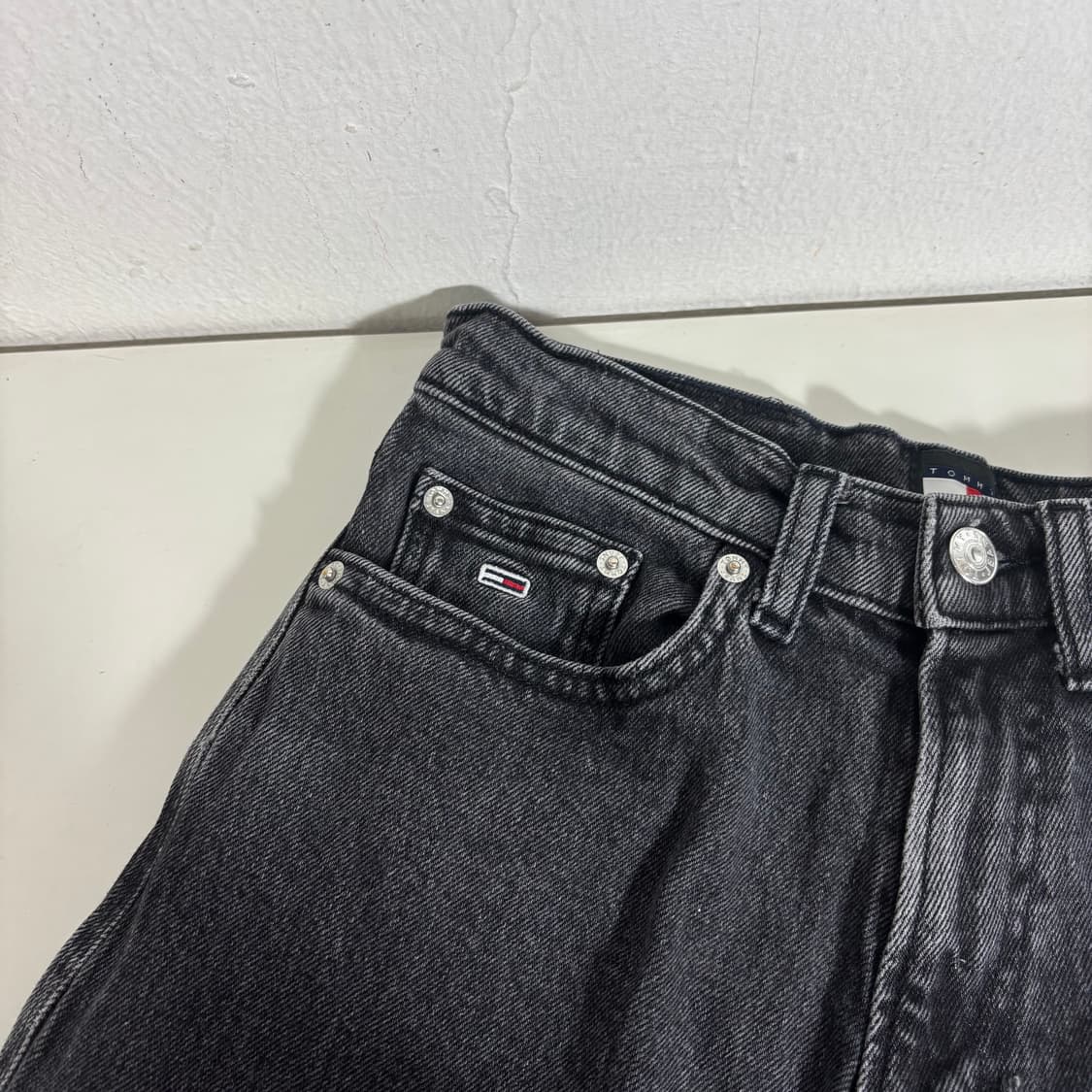 우먼S 타미힐피거 블랙워시드 와이드핏 데님팬츠 청바지 상품이미지4