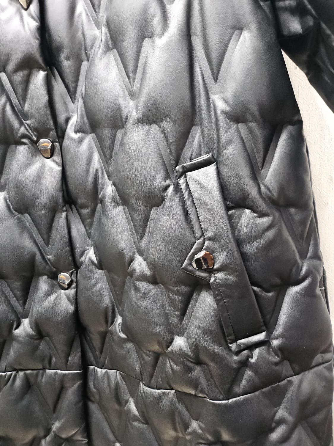 더 아이잗 밍크 카라 퀼팅 가죽 롱 구스패딩 코트 상품이미지3