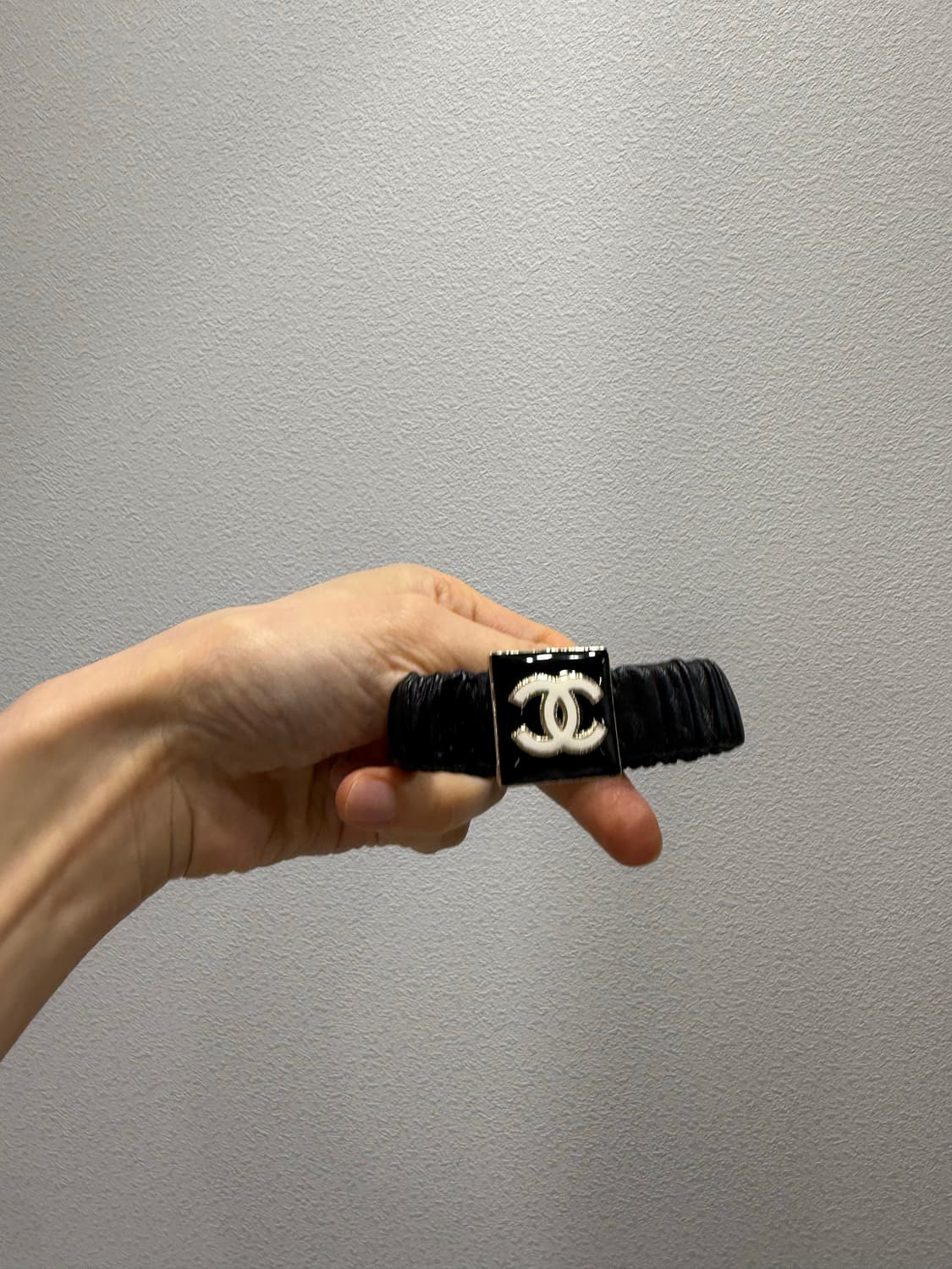 샤넬 CC 로고 블랙 헤어 스크런치 정품 머리끈 헤어액세서리 상품이미지1