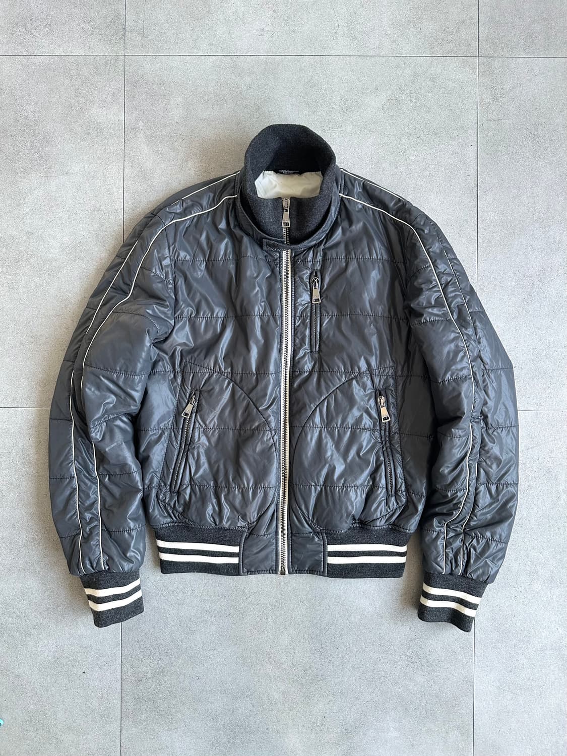 돌체앤가바나 2000s 애쉬 블루 하이넥 봄버 자켓 상품이미지4