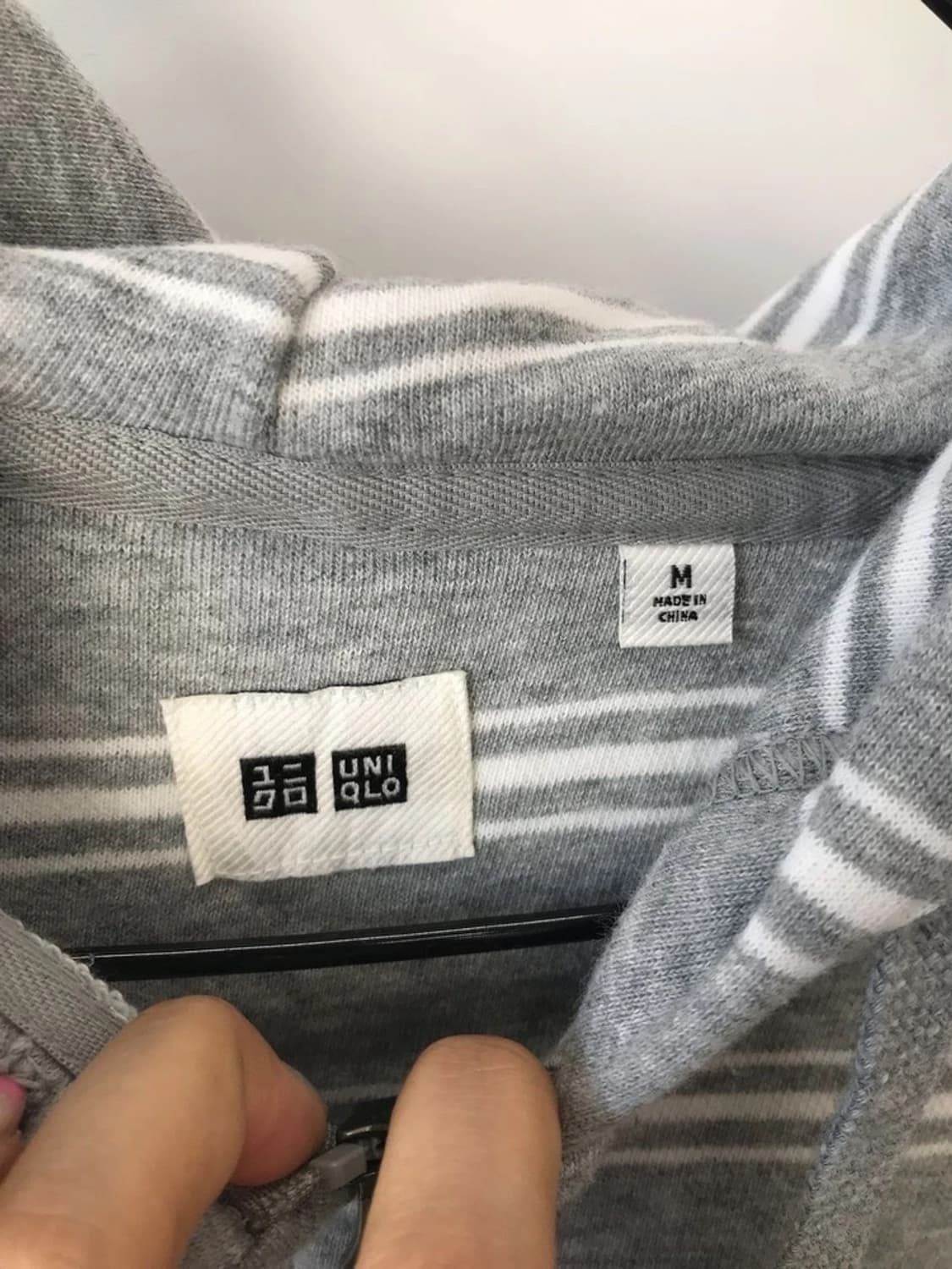 UNIQLO Grey Stripe Zip Hoodie 상품이미지4