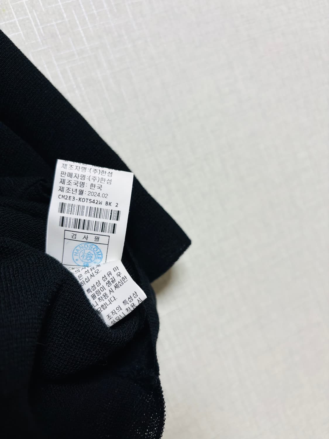 24년도 the CASHMERE 노시넥 래글런 슬리브 크롭 자켓 상품이미지4