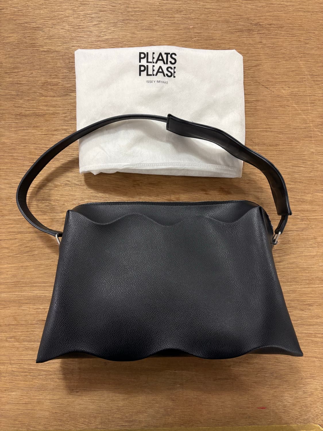 이세이미야케 플리츠플리즈 숄더백 상품이미지1