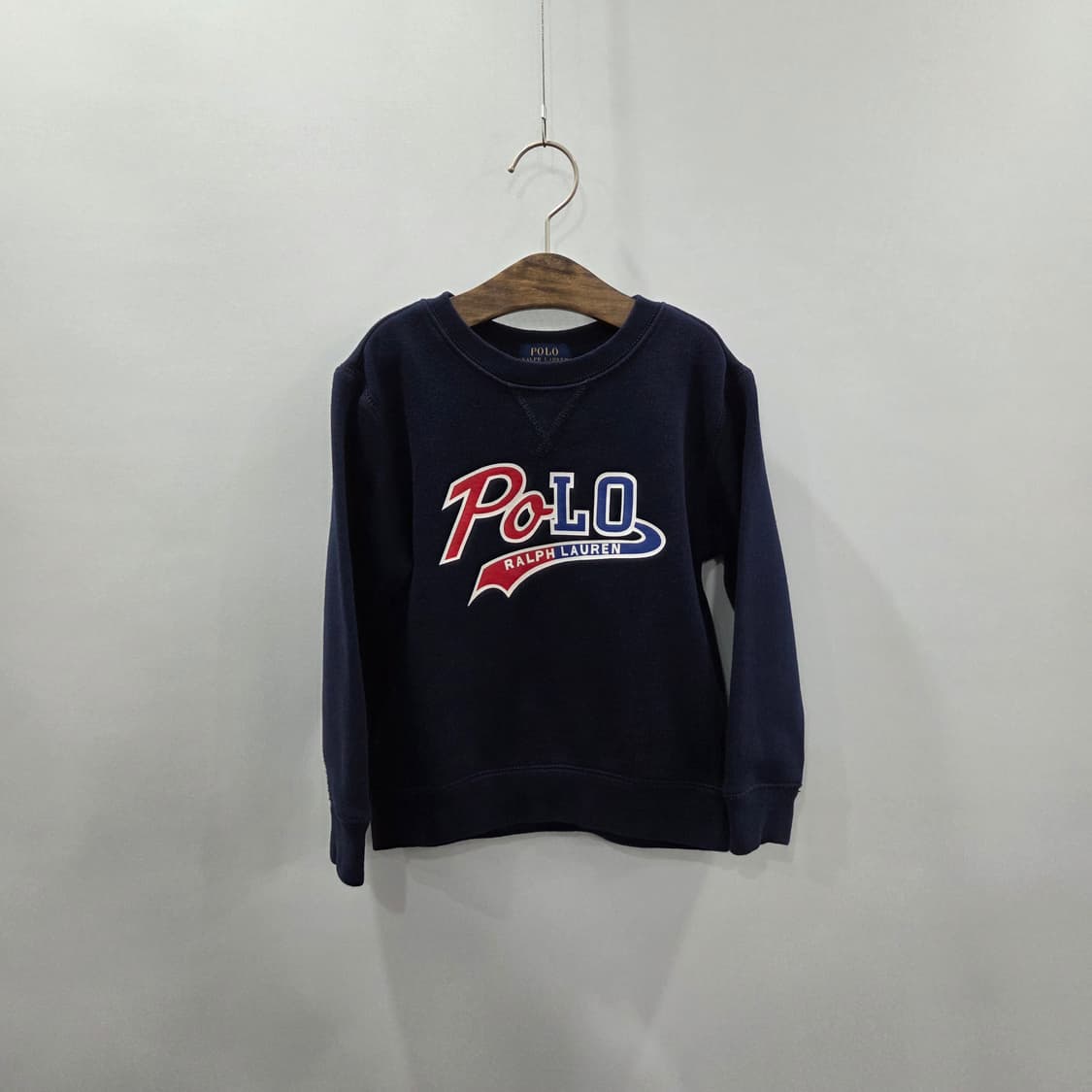 폴로랄프로렌 키즈 스펠로고 프린팅 기모 맨투맨 네이비 4T 상품이미지1