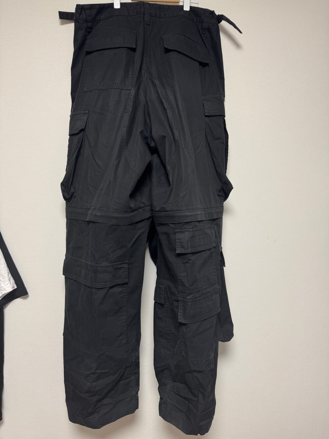 발렌시아가 22SS 멀티 비대칭 카고팬츠 블랙 48 상품이미지3