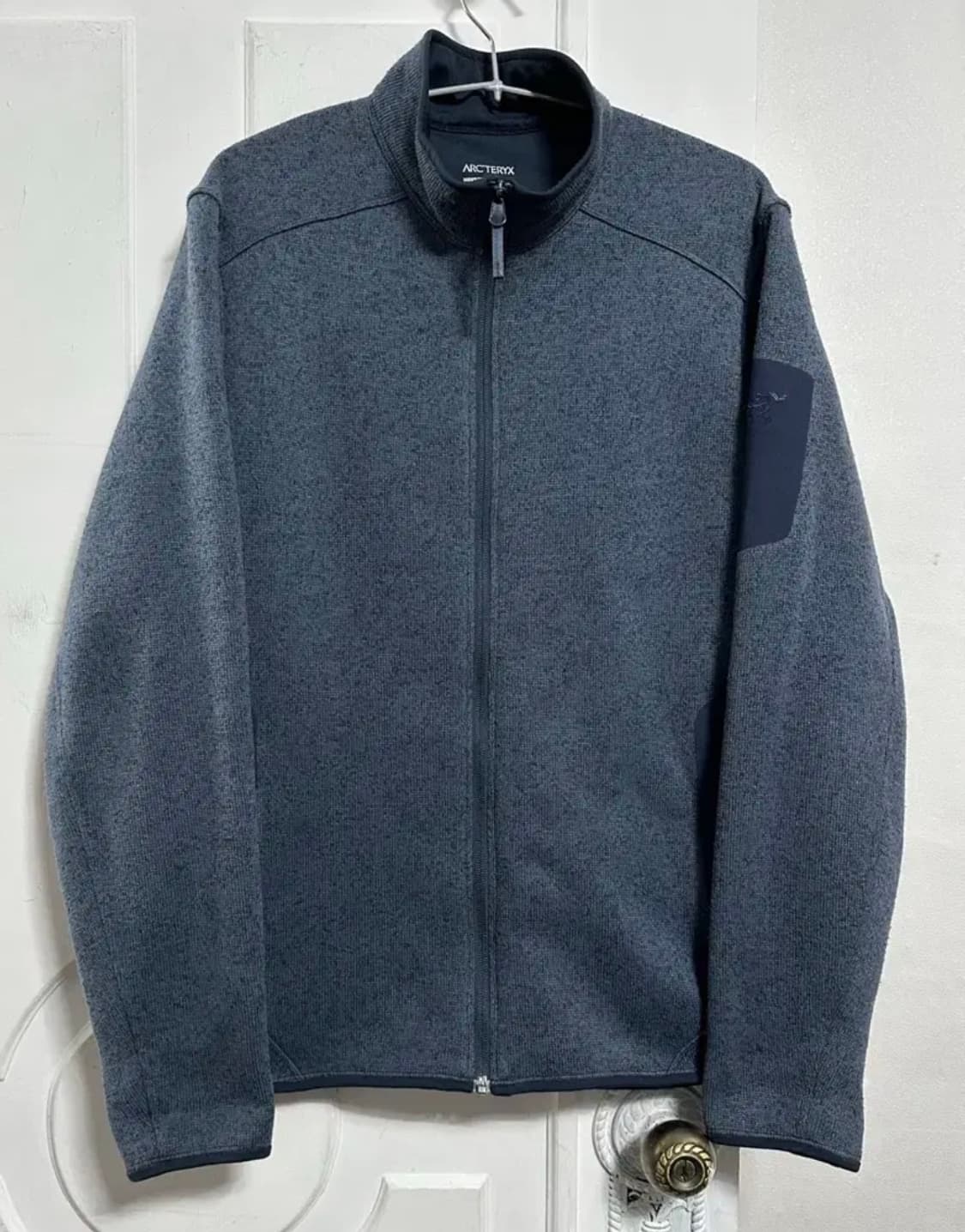 아크테릭스 커버트 가디건 M 사이즈  상태 9.0/10  찢김없이 상태  상품이미지1