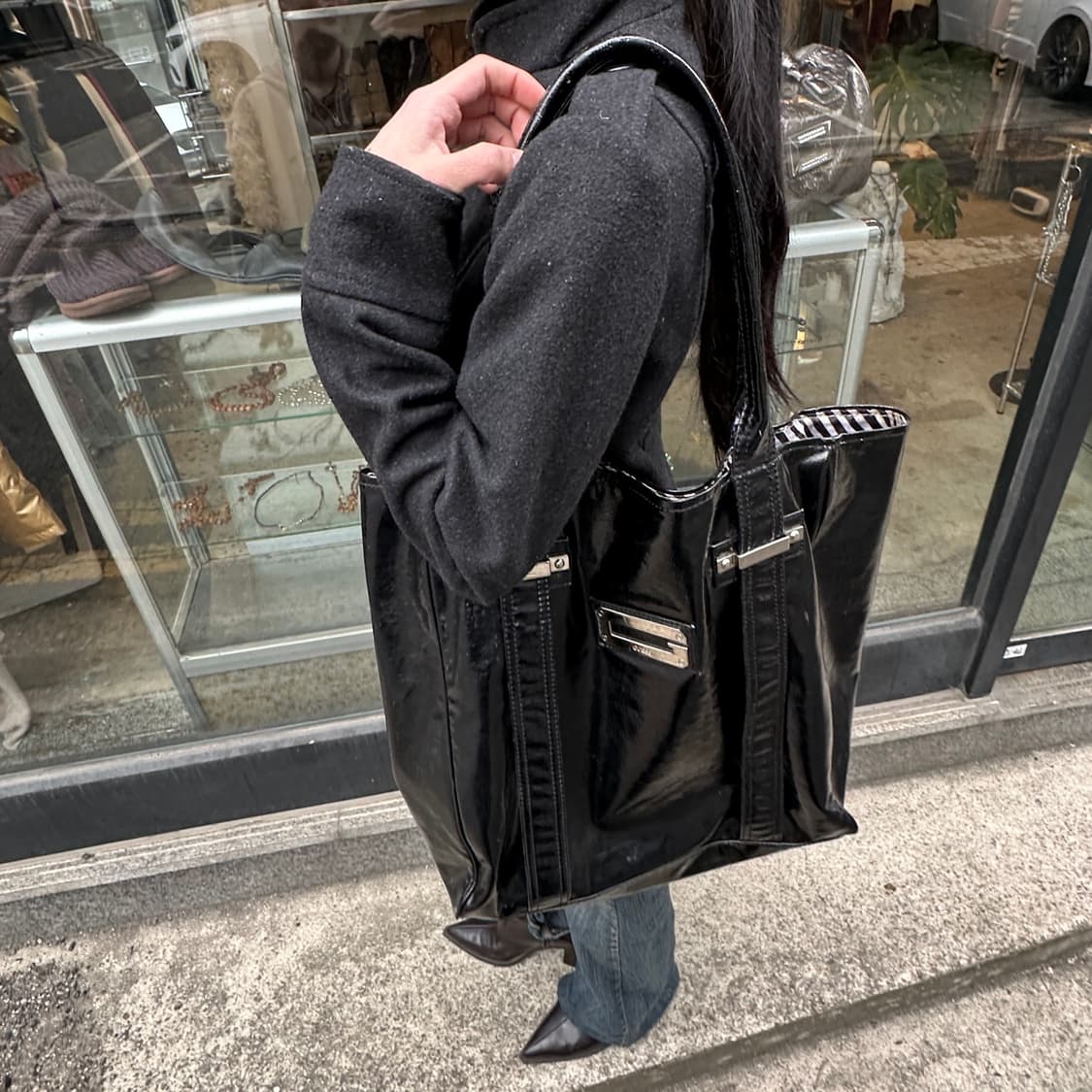 00s 빈티지 게스 XL 페이턴트 토트백 상품이미지8