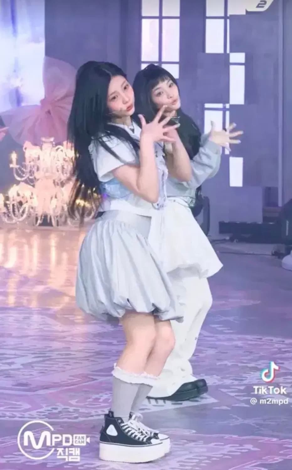 버뮬라 요크 벌룬 스커트 실버 s 아일릿 원희 착용 상품이미지2