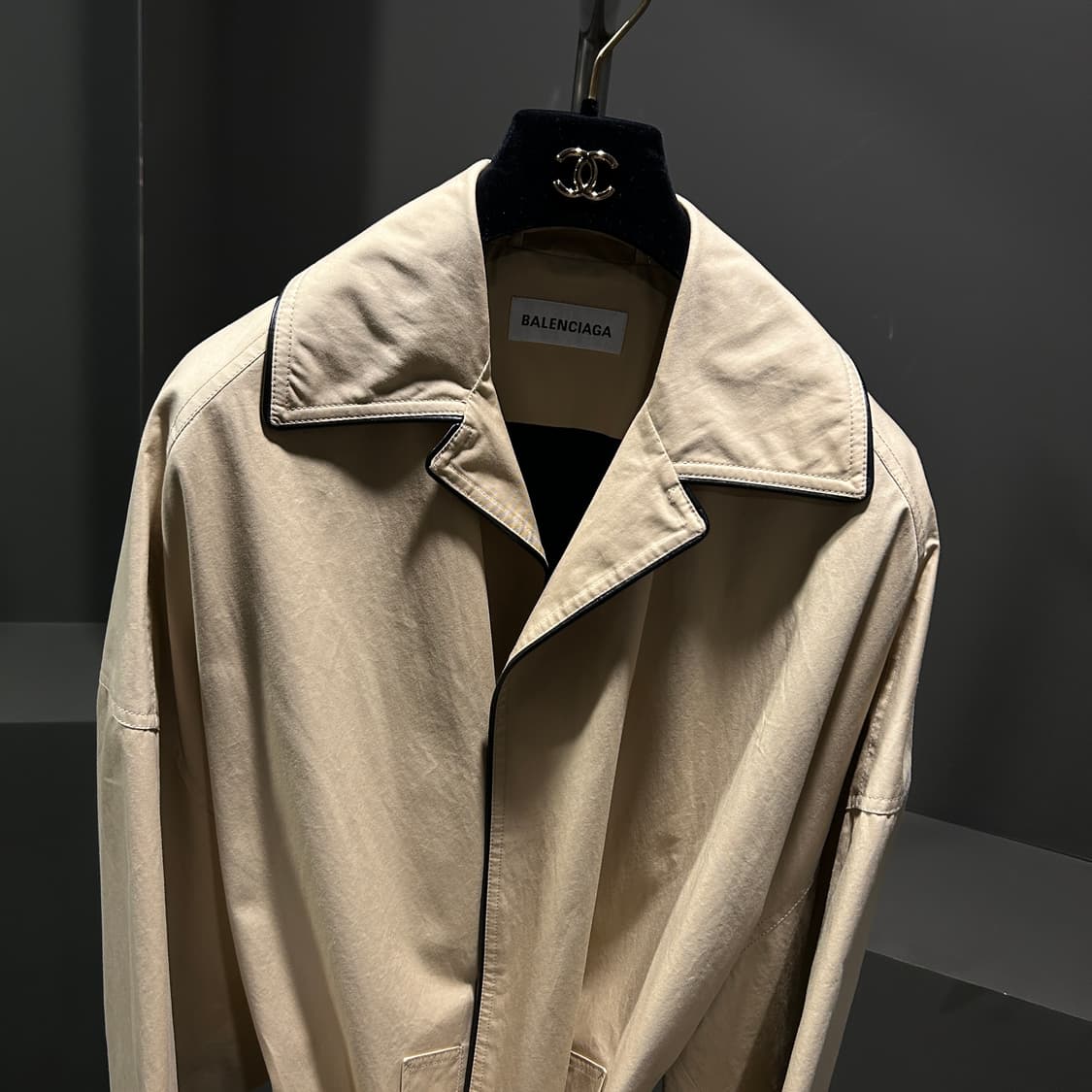 발렌시아가 BB로고 벨티드 트렌치코트 상품이미지2