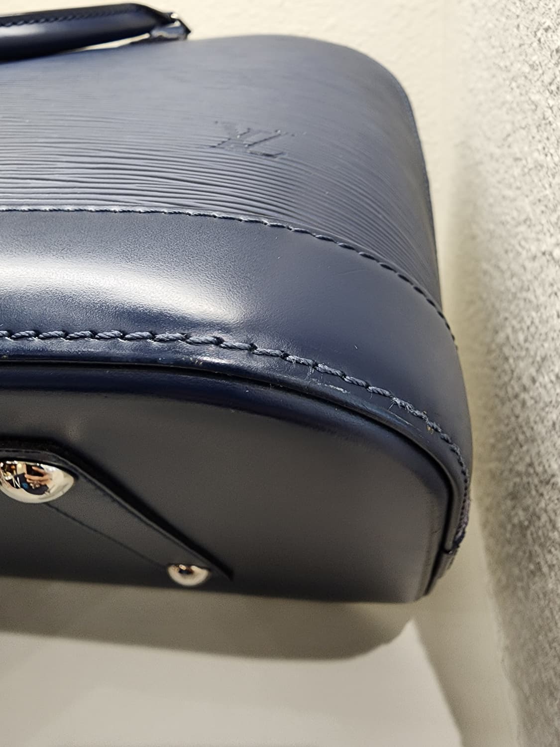 루이비통 M40628 에삐 레더 알마 GM 토트백 인디고블루 상품이미지5