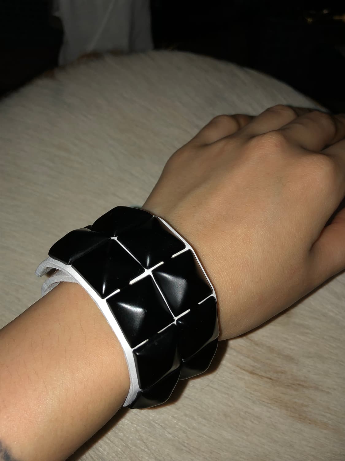 화이트 블랙 펑크 스터드 팔찌 상품이미지2