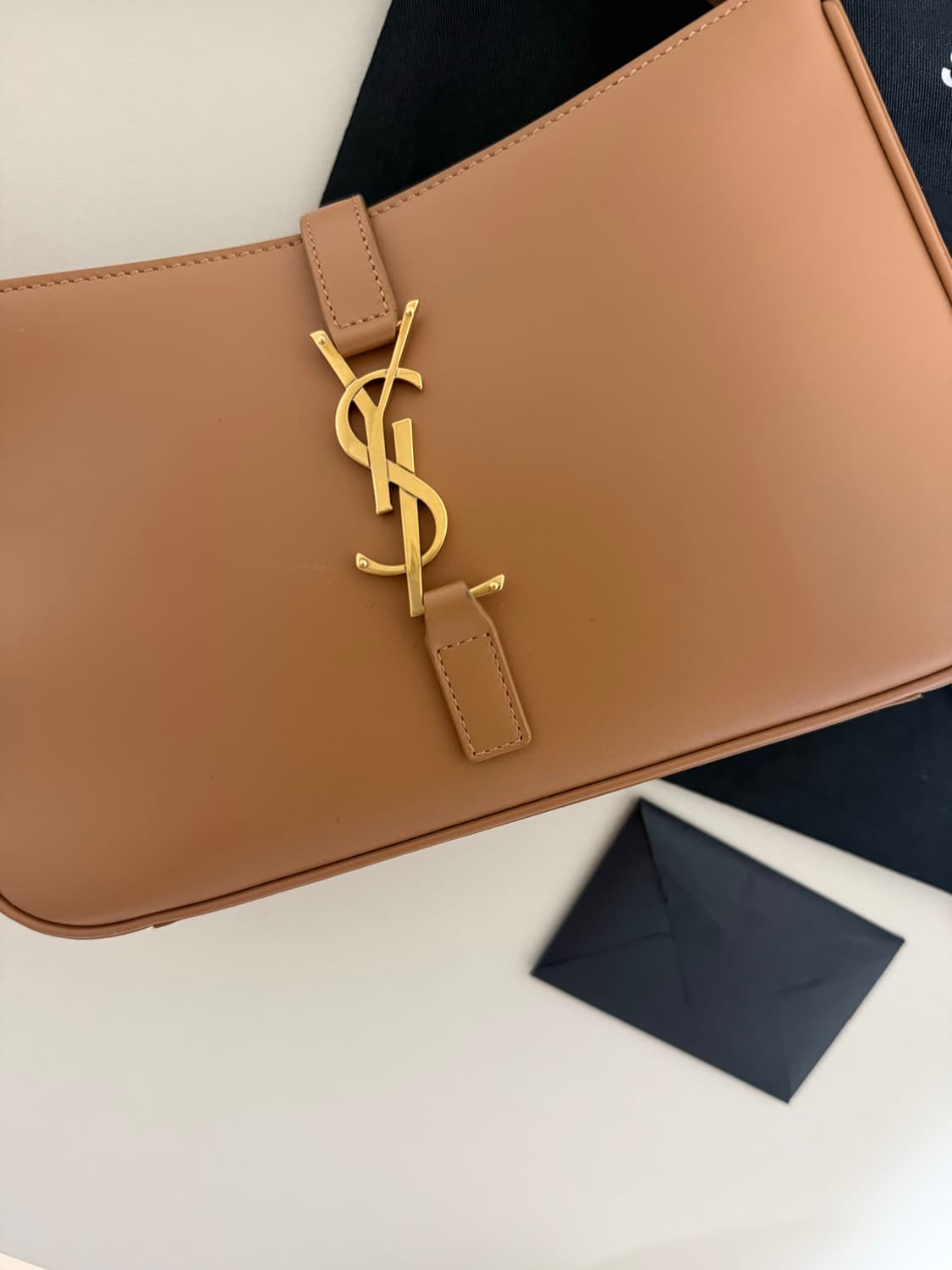 생로랑 르 5 아 7 호보백 듄(브라운) 상품이미지3