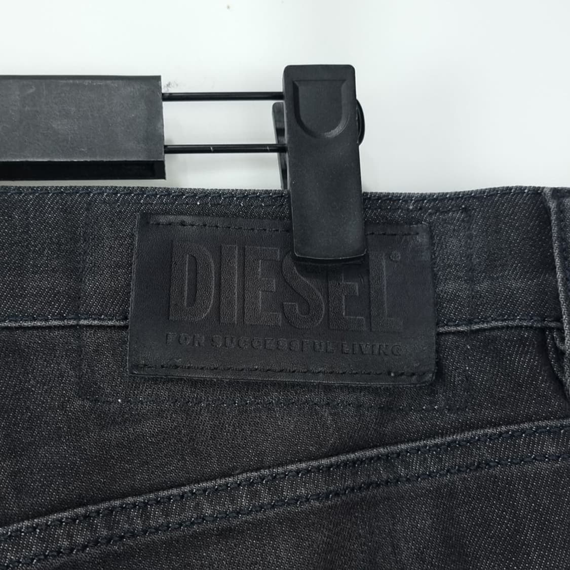 [DIESEL] 디젤 슬림핏 흑청 데님 팬츠 청바지 P01140 상품이미지4