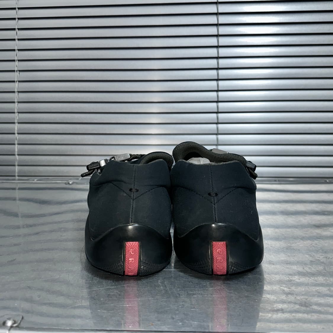 00s 그레이 프라다 스포츠 버클 로퍼 상품이미지4