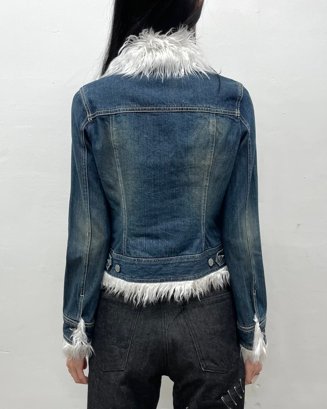 white fur denim cropped jacket  상품이미지3