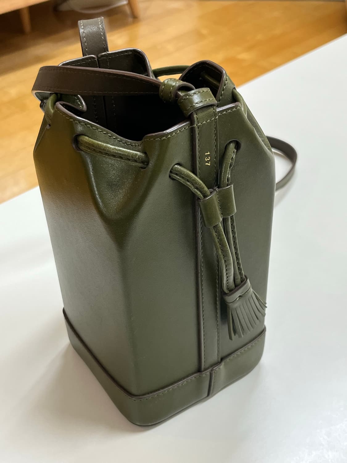 RSVP Paris 박스백 카키 색상 버킷백 상품이미지1